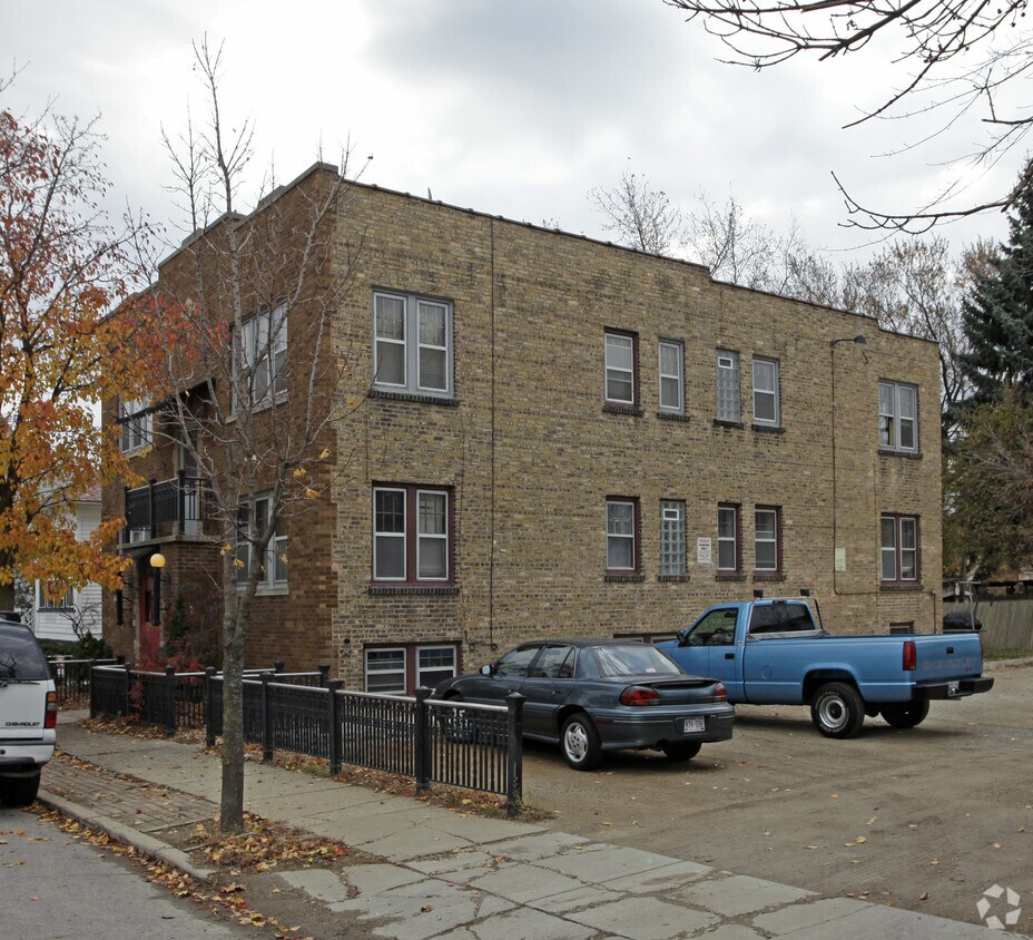 1015 58th St, Kenosha, WI 53140 Apartments in Kenosha, WI