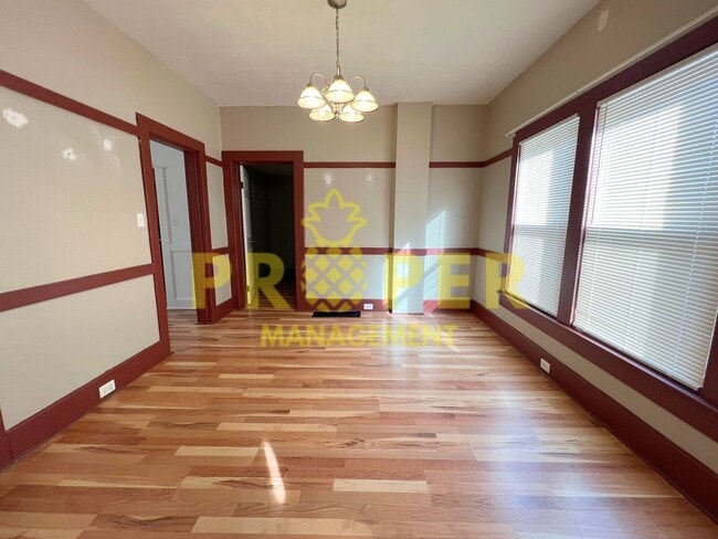 Building Photo - 3 bedrooms 1 bathroom house