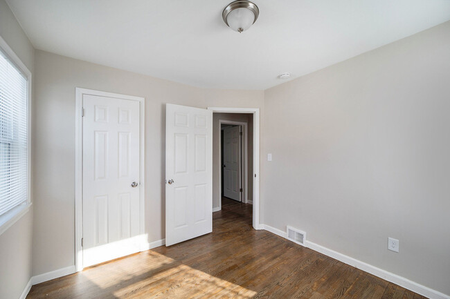 Building Photo - 174 Hickory Dr
