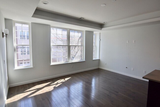 Building Photo - 1336 N 7th St