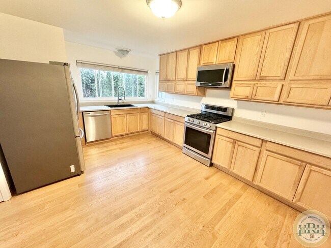 Building Photo - 1301 Ulloa St