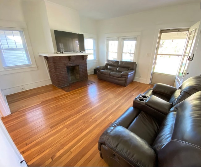 Building Photo - 1212-C McChesney Ave