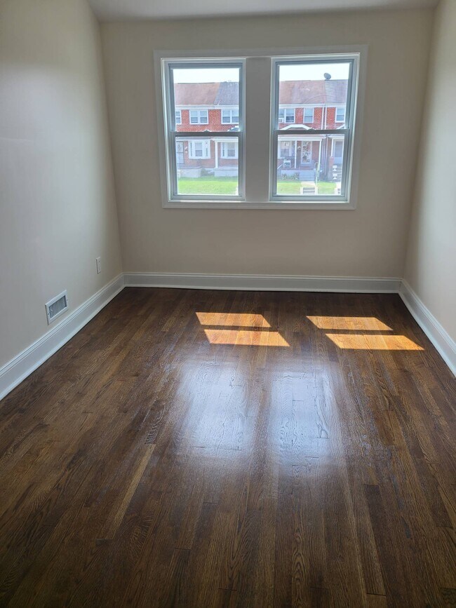 Building Photo - 818 N Marlyn Ave