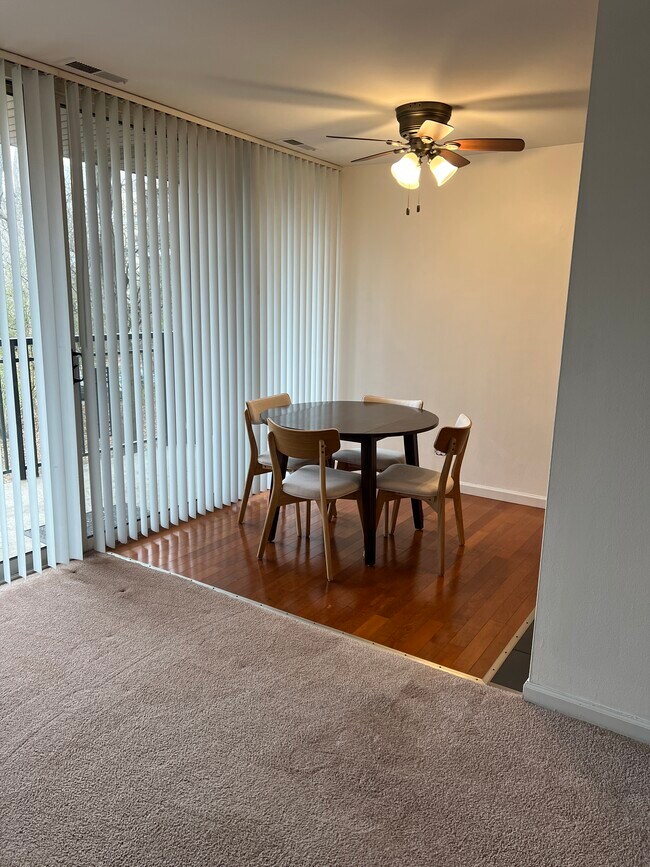 Dining area - 5950 Oakwood Dr