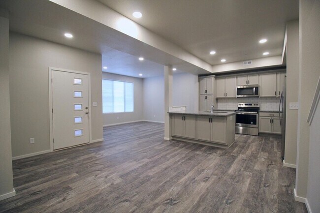 Foto del edificio - 321 Skyraider Way