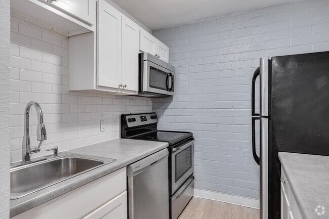 1BR, 1BA - 600SF - Kitchen - Spring Leaf Apartments