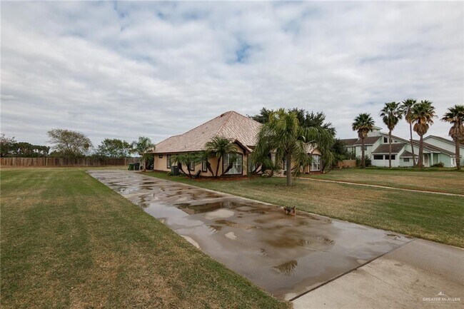 Building Photo - 613 Tangerine Dr