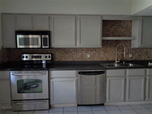 Building Photo - 73 Chervil Common