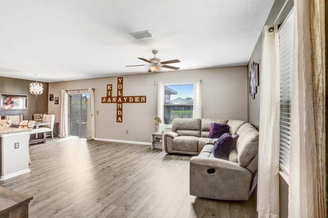 Foto del edificio - 15461 Broad Brush Dr