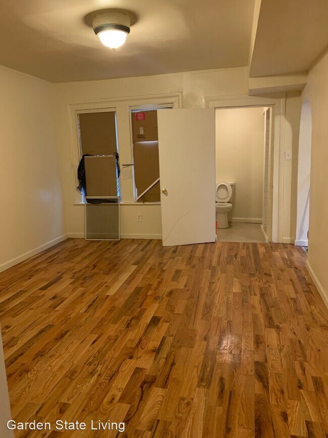 Building Photo - 5 br, 2 bath House - 391 S 10th St