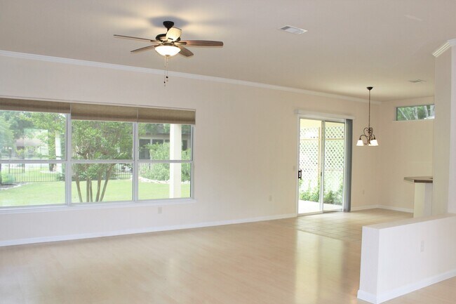 Foto del edificio - 103 Hill Country Dr