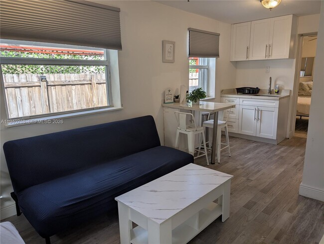 Building Photo - 311 SW 2nd Ave