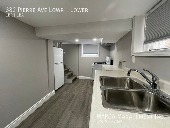 Building Photo - SPACIOUS 1BD/1BATH LOWER UNIT IN NEAR DOWN...