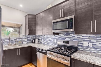 Building Photo - 2840 Blue Bonnet Dr