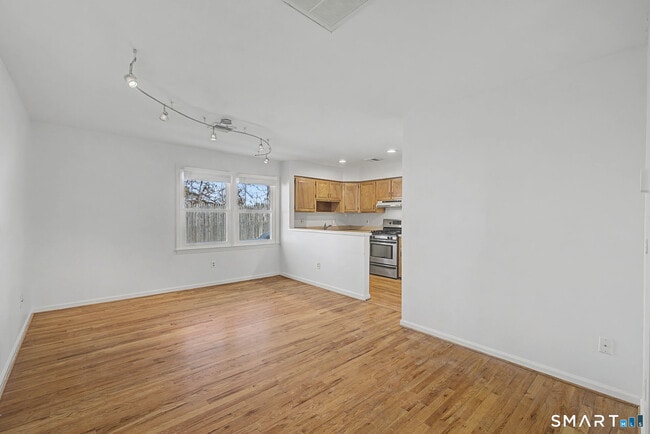 Building Photo - 7 Dean St