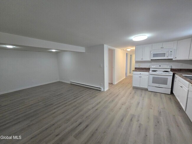 Foto del edificio - 79 Middle Rd