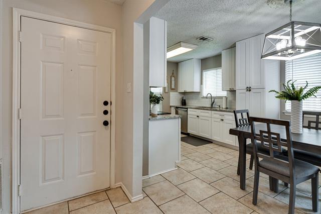 Building Photo - 6713 Windwillow Dr