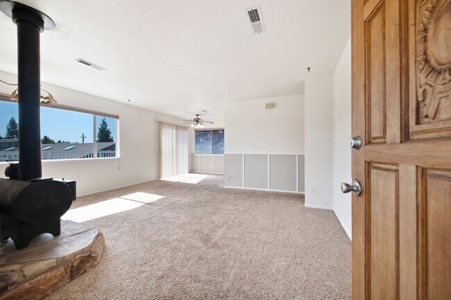 Foto del edificio - 2447-2445 Cottage Dr