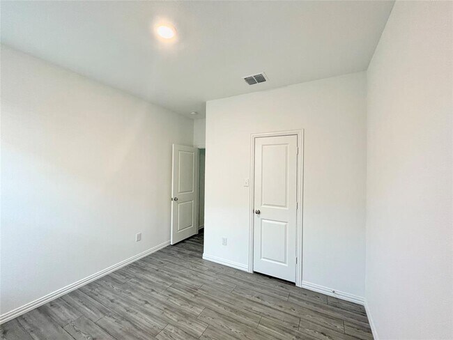 Building Photo - 2505 Starwater Dr