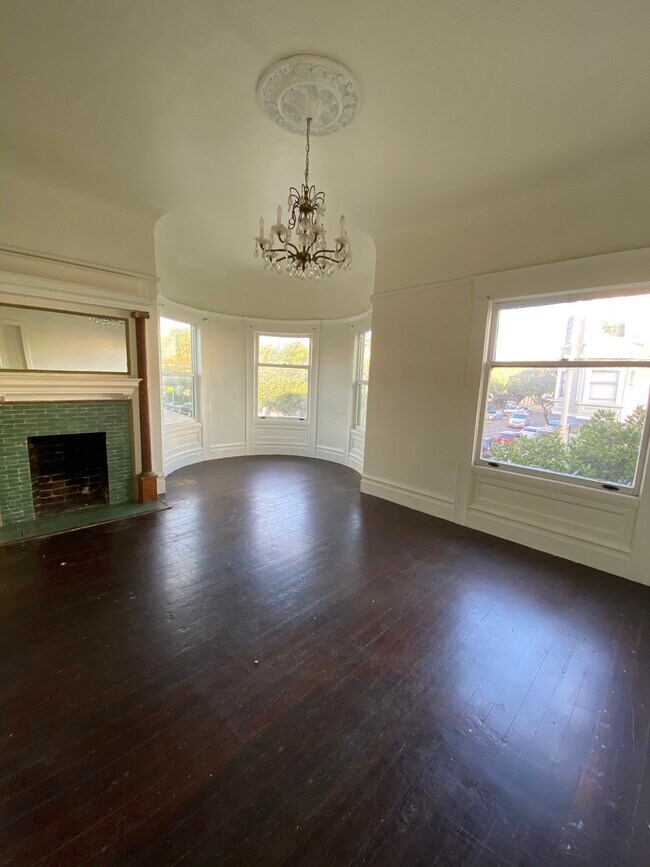 Living Room - 703 Shrader St
