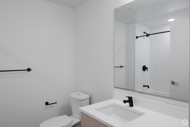 1BR, 1BA - 550SF - Edit at River North