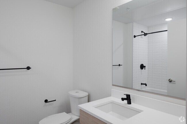 1BR, 1BA - 550SF - Edit at River North