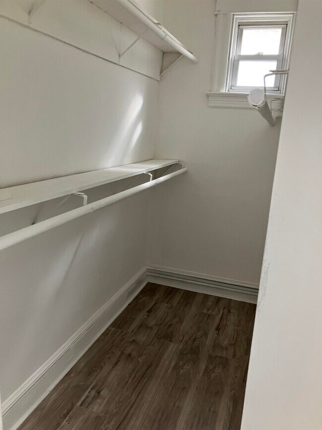 Foto del edificio - 127 W 51st St