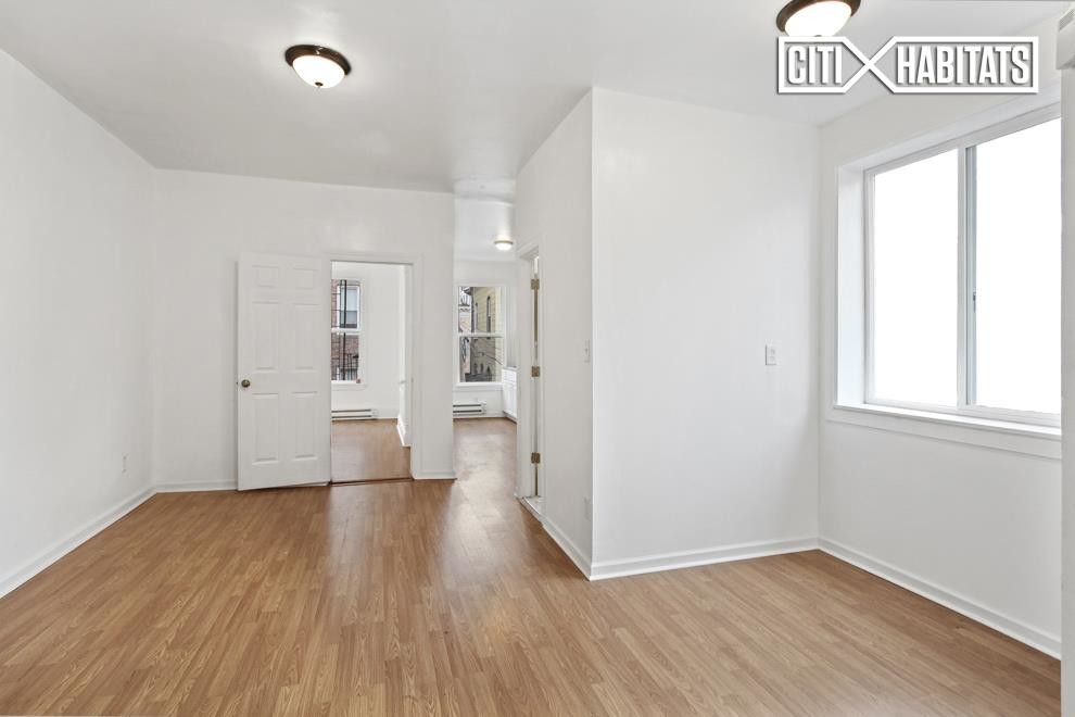 Primary Photo - 35 Lawton St