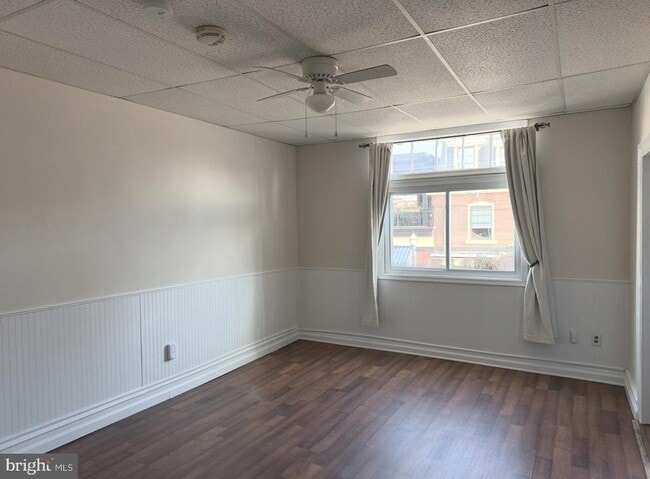 Foto del edificio - 301 W State St