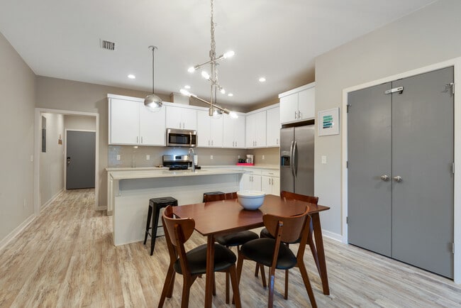 Photo - 823 N Bronough St Townhome