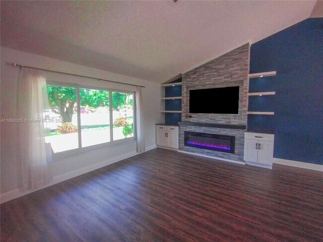 Foto del edificio - 5780 Sun Pointe Cir