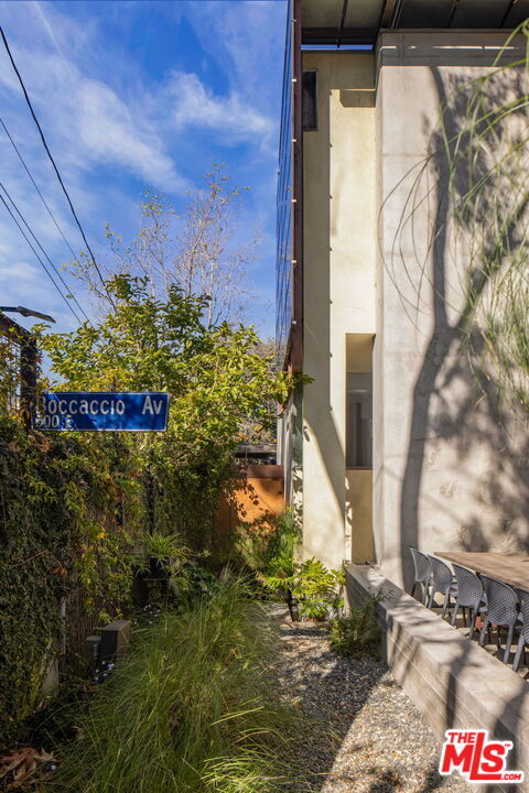 Foto del edificio - 615 Woodlawn Ave