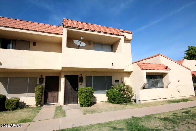 Building Photo - 4722 W Rose Ln
