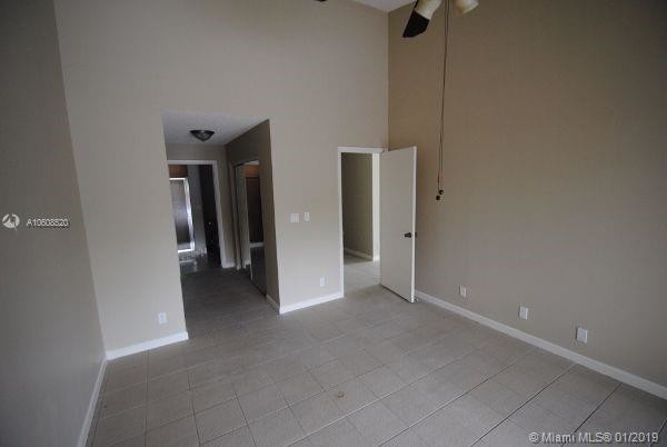 Building Photo - 10985 SW 11th Pl