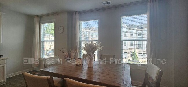 Foto del edificio - 4509 Forsyth Pl