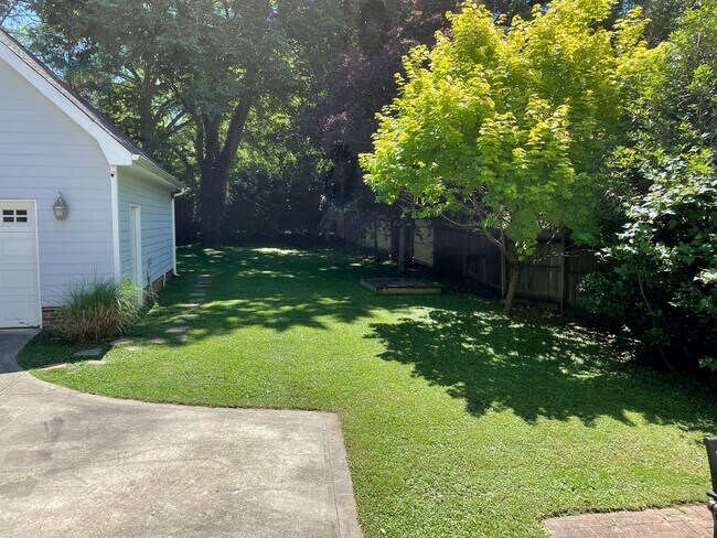 Back yard, garage, in-law - 1512 Pecan Ave