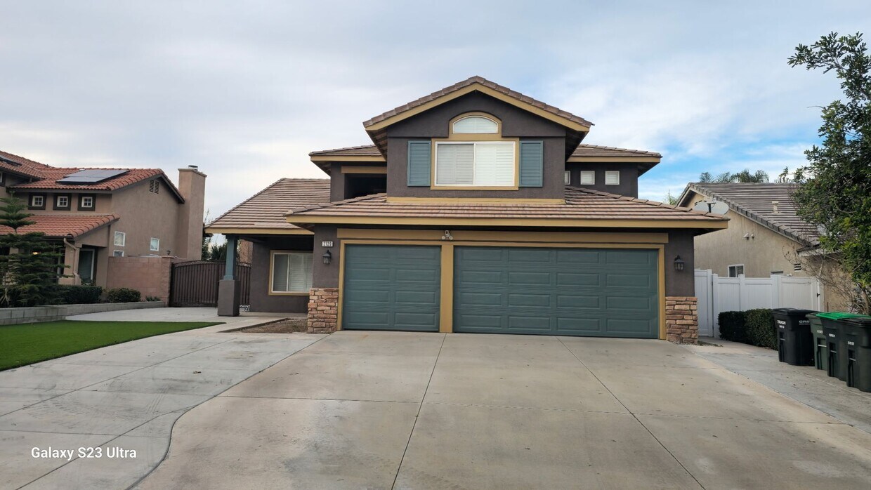 $500 off your first month rent! Beautiful 5bed 3bath Colton Home! - Beautiful 5bed 3bath Colton Home!