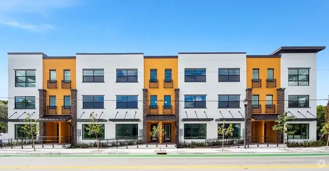 Building Photo - 1405 N Dixie Hwy