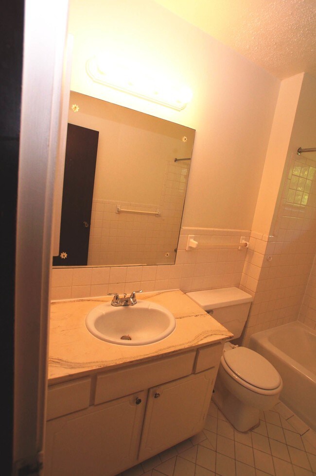 Building Photo - 4621 N 56th St