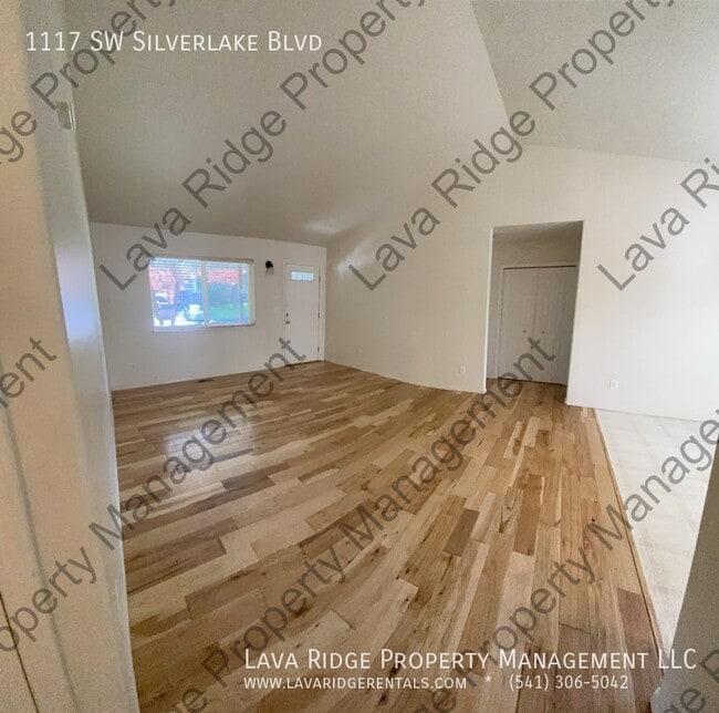 Building Photo - 1117 SW Silver Lake Blvd