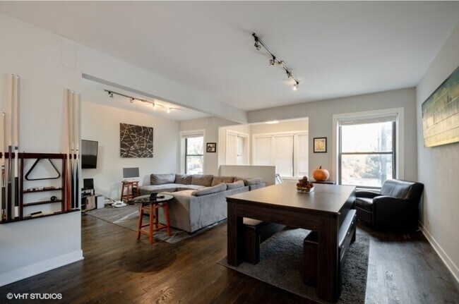 Foto del edificio - 1203 W Addison St