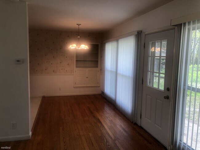 Building Photo - 3 br, 1.5 bath House - 1043 Waltham Ave SE