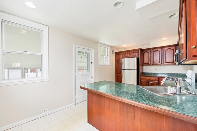 Building Photo - 228 Fitzwilliams Rd