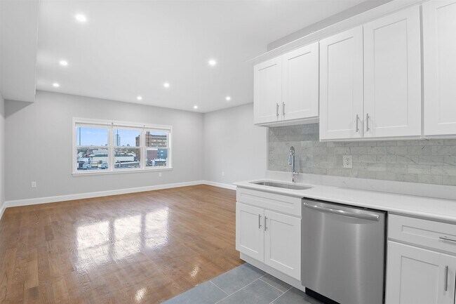 Foto del edificio - 311-315-315 West Side Ave