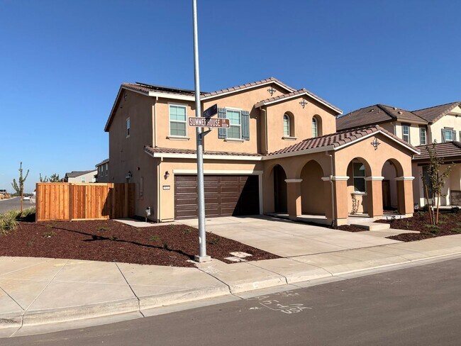 Foto del edificio - 2 WEEKS FREE RENT February Special - Beautiful 2 Story Home Ready To Be Home!