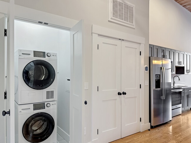 Building Photo - Jefferson Mills