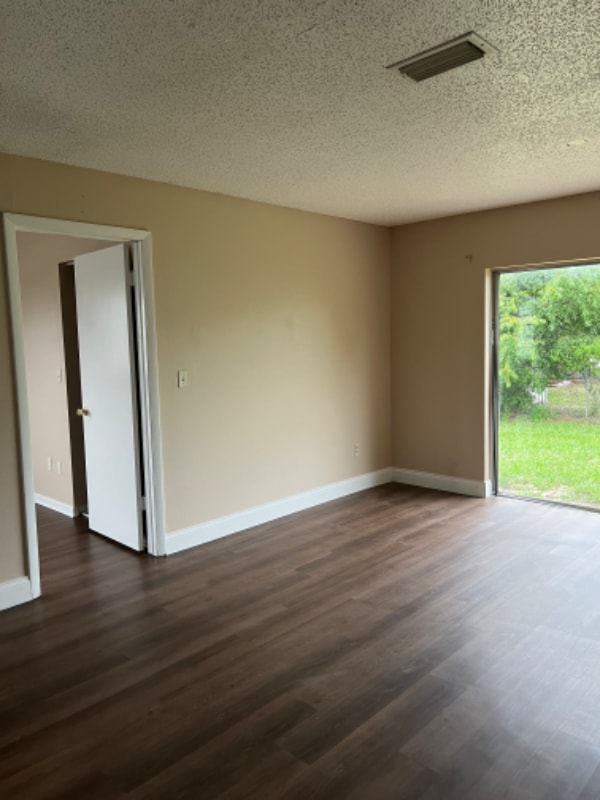 Foto del edificio - 12458 Elgin Blvd