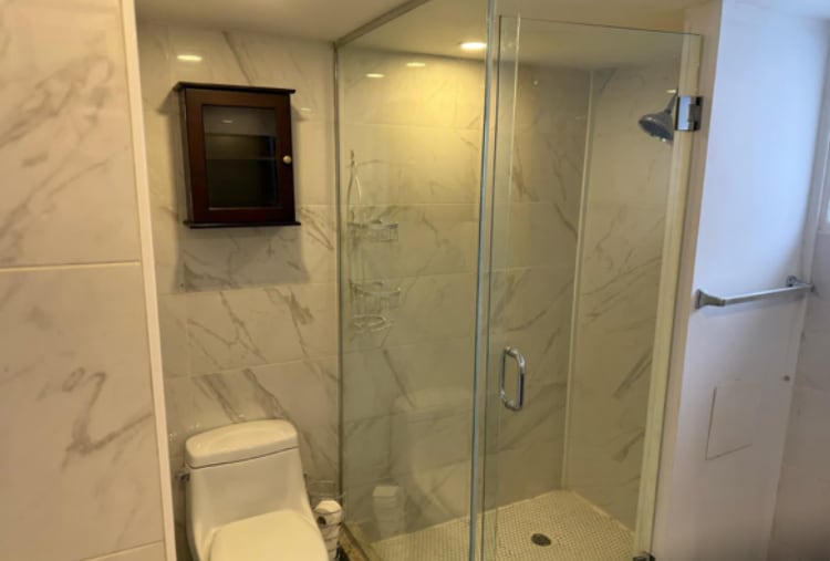 Bathroom - 5755 Av Trinity