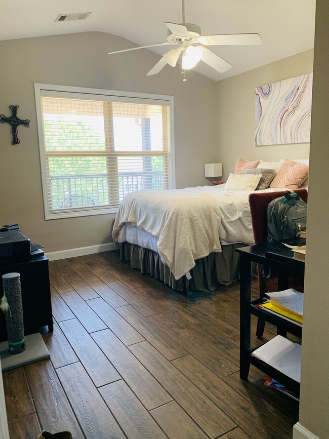 Foto del edificio - Tower Place #303