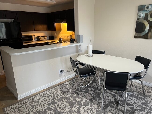 Building Photo - 8889 Caminito Plaza Centro